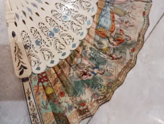 Abanico antiguo decorado