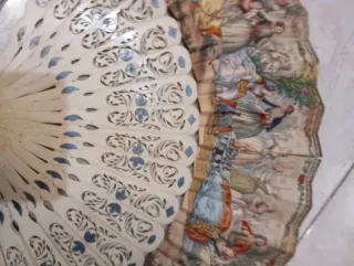 Abanico antiguo decorado