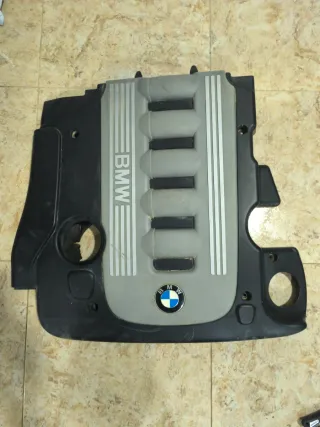 BMW E60-61✅530d Tapa superior motor