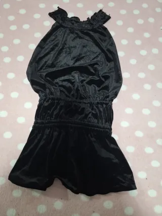 Top descotado atras terciopelo muy lindo