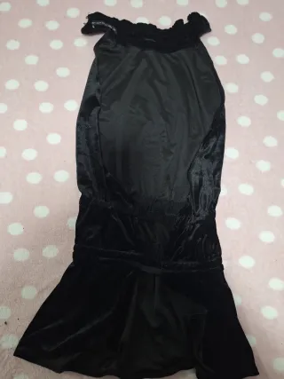 Top descotado atras terciopelo muy lindo