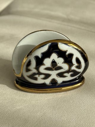 Servilletero de cerámica con diseño floral