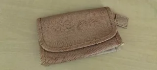 Monedero piel sintética marrón textura lagarto