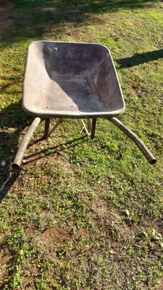 Carretilla de obra metálica