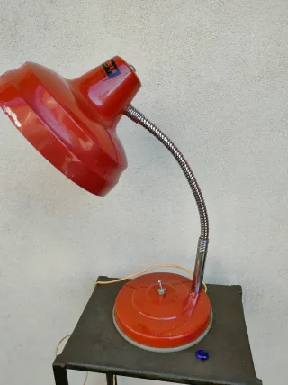 Lampada da tavolo vintage industriale