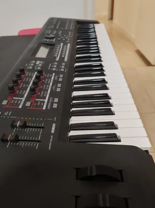 Yamaha MOX6 con custodia