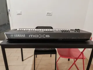 Yamaha MOX6 con custodia