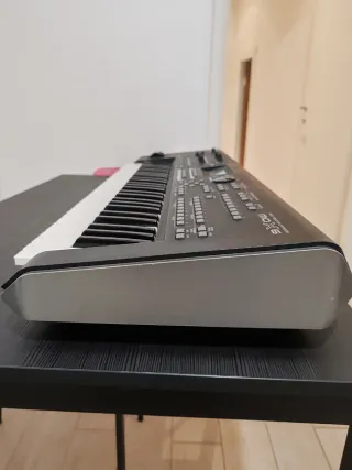 Yamaha MOX6 con custodia