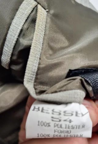 Americana y pantalón beige