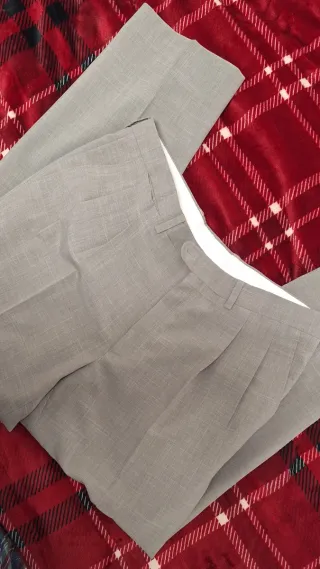 Americana y pantalón beige