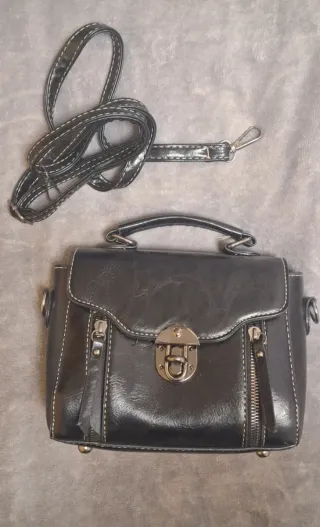 Borsetta ecopelle nera con tracolla