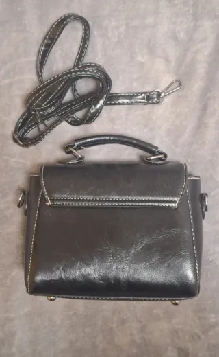 Borsetta ecopelle nera con tracolla