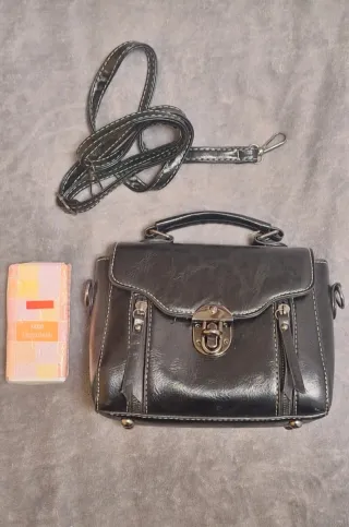 Borsetta ecopelle nera con tracolla