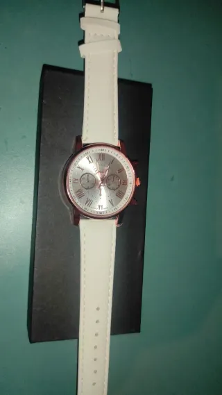 Reloj de pulsera mujer dorado y blanco