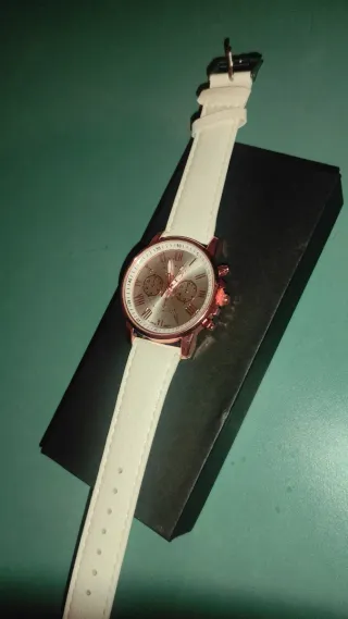 Reloj de pulsera mujer dorado y blanco