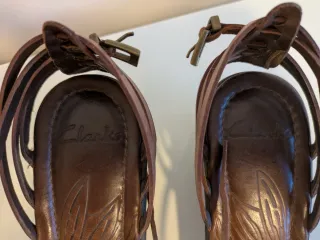 Sandalias de cuero Clarks. En perfecto estado