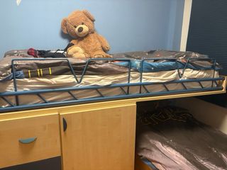 Litera madera y metal.