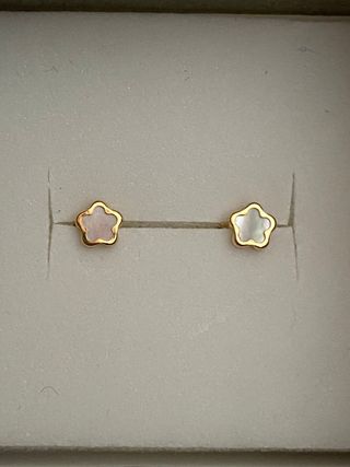 Pendientes flor oro y nacar NUEVOS