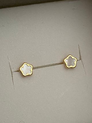 Pendientes flor oro y nacar NUEVOS