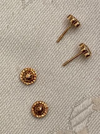 Pendientes flor oro y nacar NUEVOS