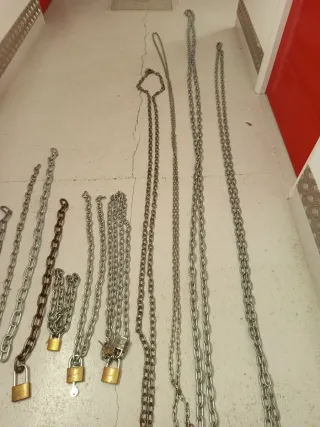 Cadenas y candados de metal