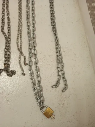Cadenas y candados de metal