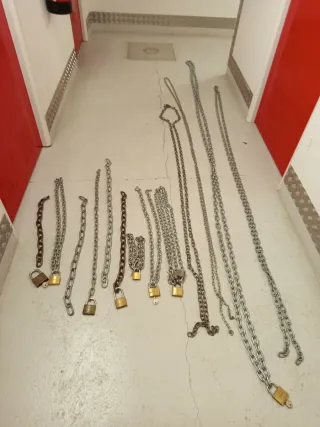 Cadenas y candados de metal