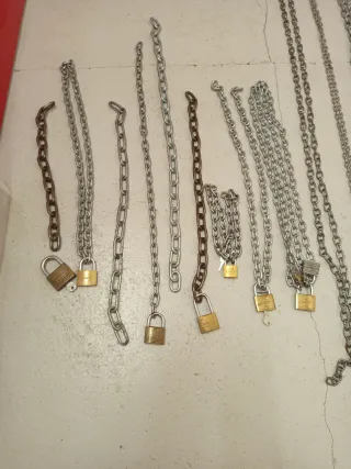Cadenas y candados de metal