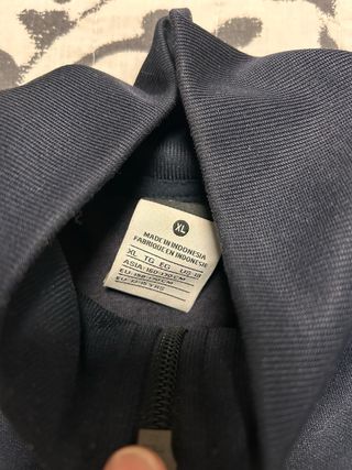 Chaqueta Nike Atleti Negra y Azul. escudo original