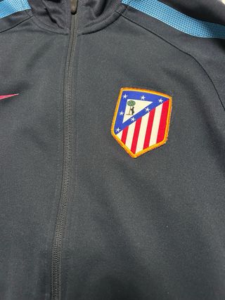 Chaqueta Nike Atleti Negra y Azul. escudo original