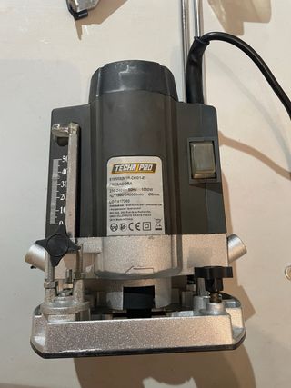 Fresadora Eléctrica 1050W