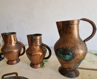 Juego de 3 jarrones de cobre antiguos