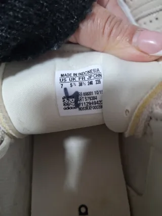 Adidas Beige y Dorado Zapatillas