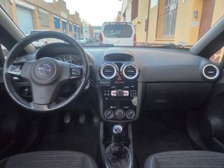 Opel Corsa 1.3 CDTI 75CV manual.
