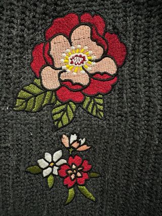 Chaqueta de lana gris con bordados