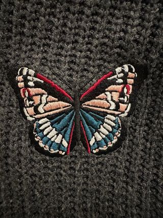 Chaqueta de lana gris con bordados