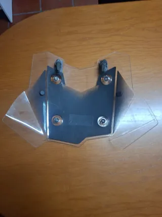 Cúpula GIVI regulable con soportes incluidos  para