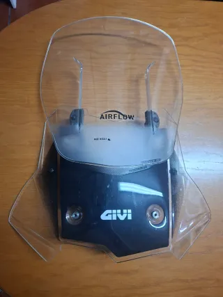 Cúpula GIVI regulable con soportes incluidos  para