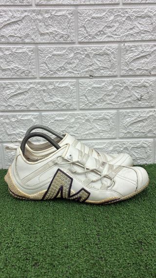 Scarpe donna bianche difetto in foto