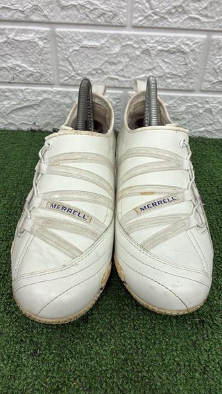 Scarpe donna bianche difetto in foto