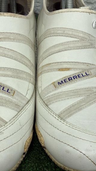 Scarpe donna bianche difetto in foto