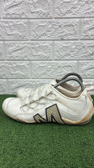 Scarpe donna bianche difetto in foto