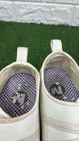 Scarpe donna bianche difetto in foto