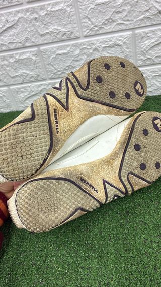 Scarpe donna bianche difetto in foto