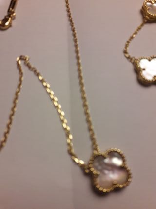 Collar y pulsera trébol nácar dorado