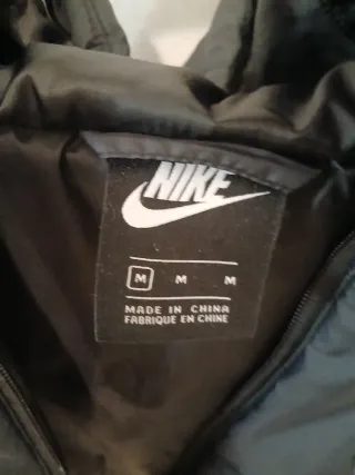 Abrigo Nike Negro Talla M