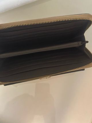 Cartera de piel efecto serpiente