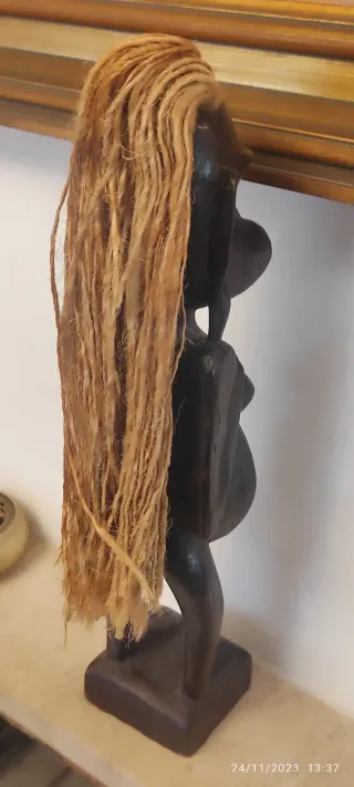 Figura madera tallada mujer embarazada