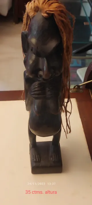 Figura madera tallada mujer embarazada