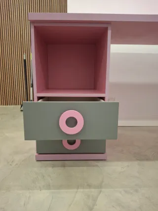 Escritorio juvenil rosa y gris